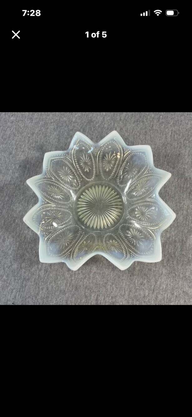 Northwood Spokes And Wheels White Opalescent Bowl 7 Inch